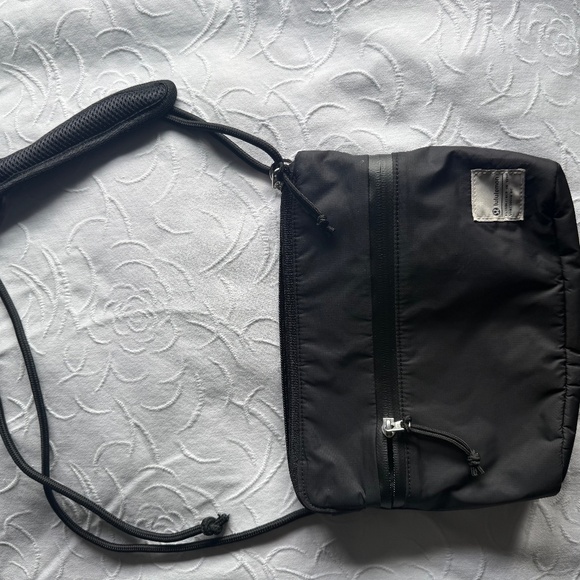 Lululemon black crossbody bag - Picture 1 of 4